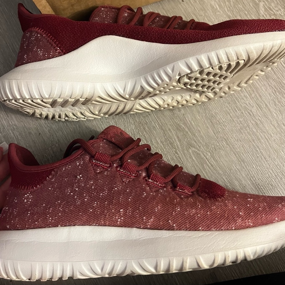 Women’s maroon adidas tubular size 7